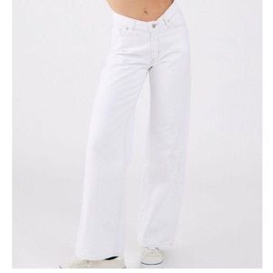 BDG WHITE V FRONT WIDE LEG JEANS - SIZE 27 NWT